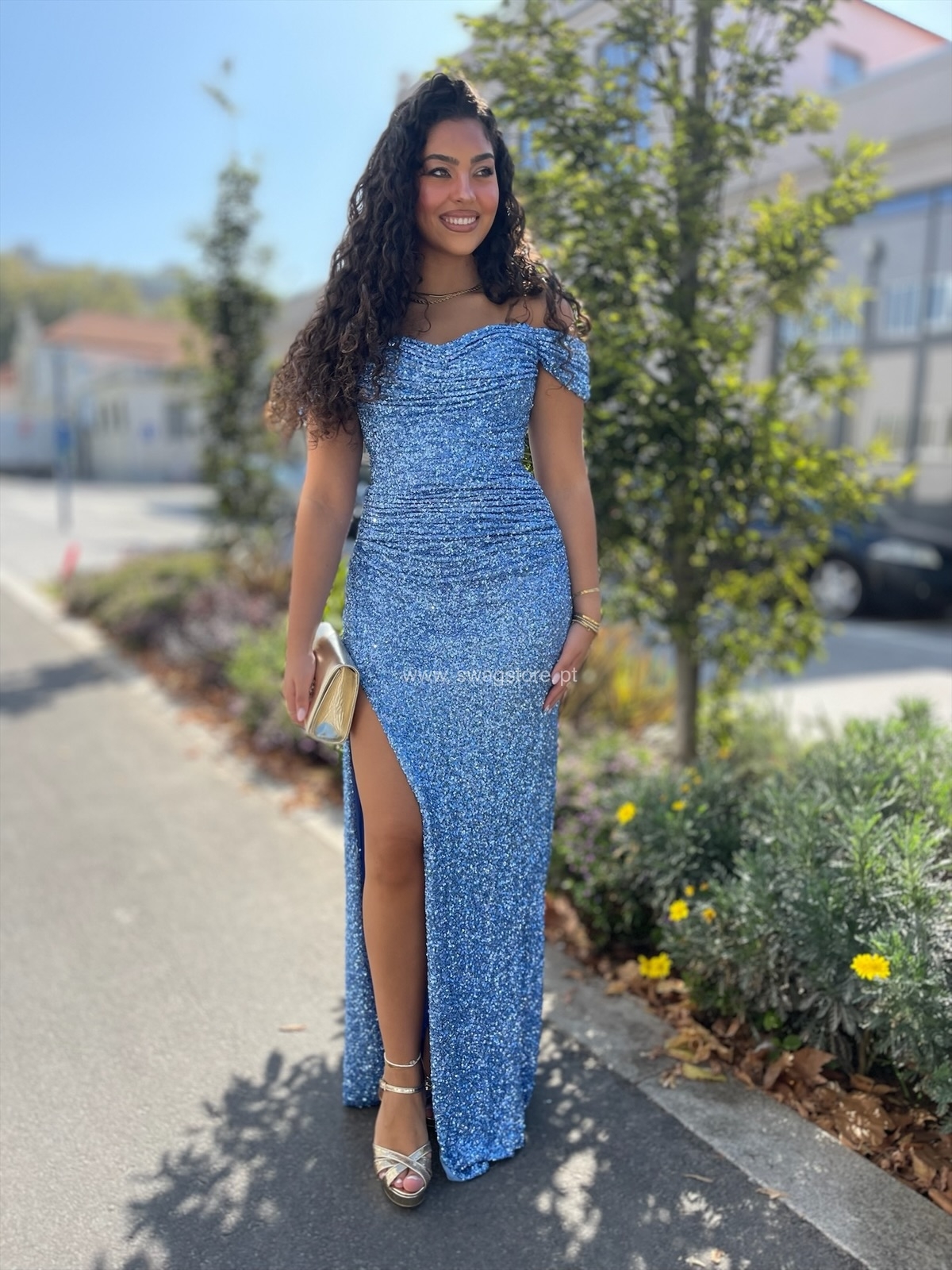 Mia azul claro